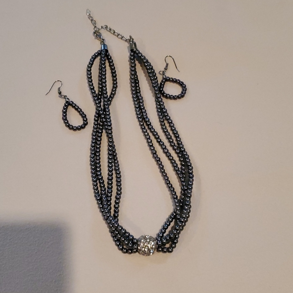 Necklace and earring set